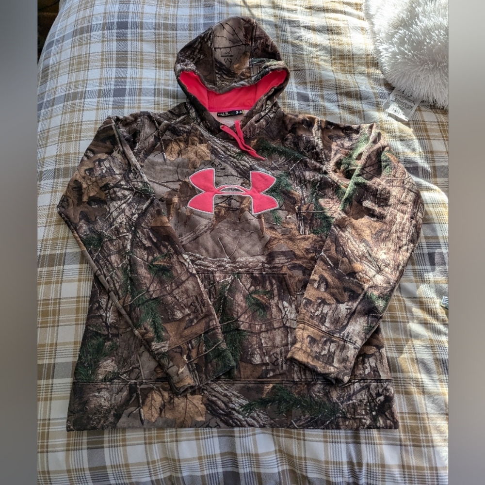 Under Armour Pink Camouflage Long Sleeve Hoodie NWOT